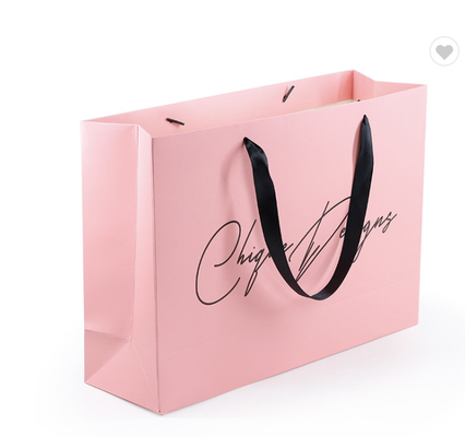 Aufbereitete Glanzpapier-Waren-Taschen für das Geschenk-Einkaufen mit personifiziertem Logo